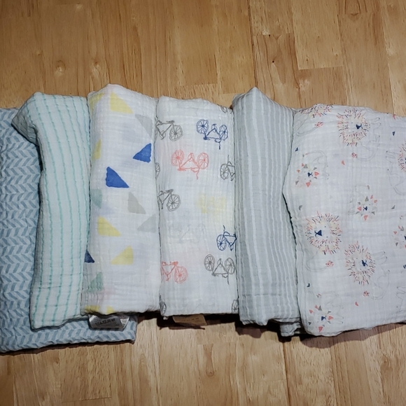 6 Muslin Swaddle Blankets - Picture 1 of 4